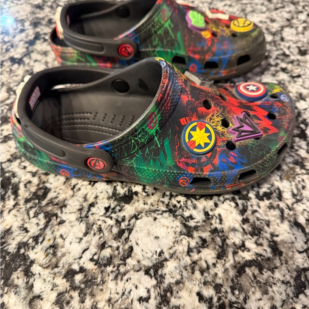 CROCS Marvel Avengers size J6